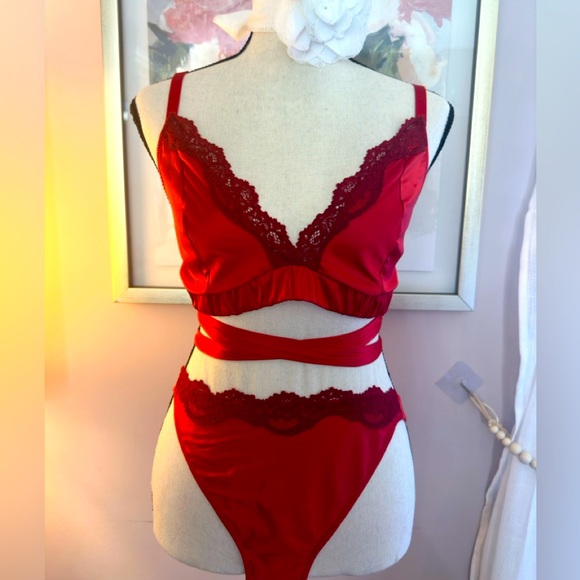 💋 GORGEOUS NWT Adore Me red with lace details and wrap bow lingerie set XL - Picture 1 of 9
